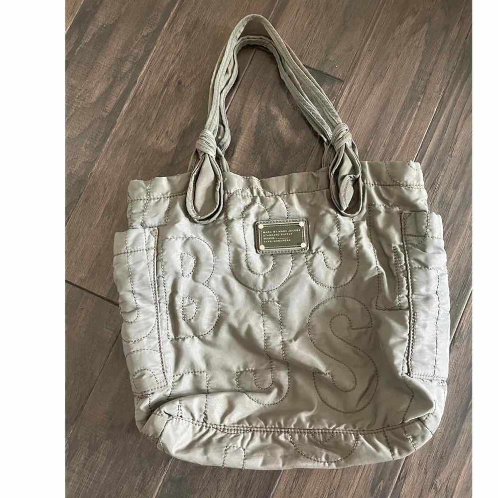 MARC BY MARC JACOBS
Marc Jacobs Nylon Medium Tote - Quartz Grey